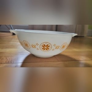 Pyrex Town and County bowl